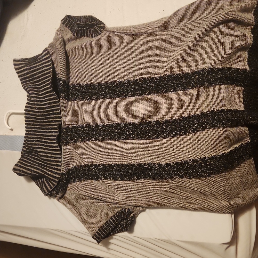 Sweater/dressy shirt